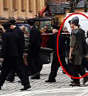 NRK-reporter kuppet filminnspilling. Foto: NRK.