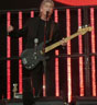 Roger Waters pÃ¥ scenen i Stavanger, 2006. Foto: Wikipedia (EN).