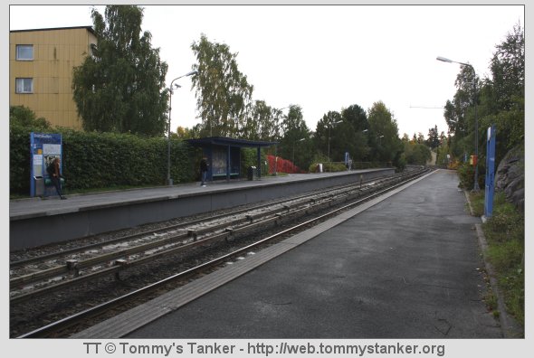 Oversiktsbilde av Brattlikollen T-banestasjon fra plattformen mot Karlsrud. Foto: TT.