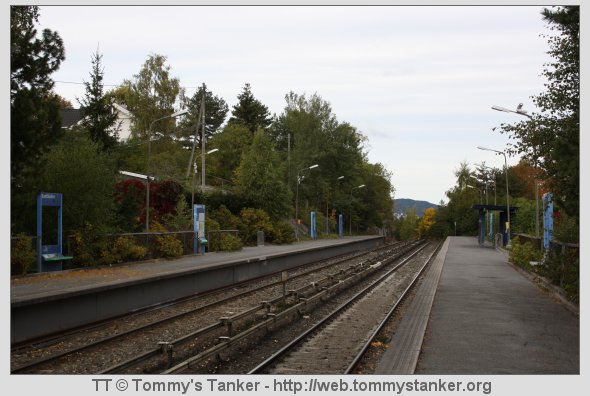 Oversiktsbilde av Brattlikollen T-banestasjon fra plattformen mot Ryen. Foto: TT.