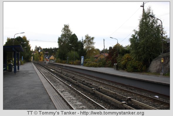 Brattlikollen T-banestasjon sett fra plattformen mot Ryen T-banestasjon. Bilderetningen er mot Karlsrud T-banestasjon. Foto: TT.