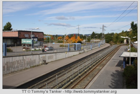 Skullerud T-banestasjon fra plattformen mot Bogerud, sett ovenfra fra øst. Foto: TT.