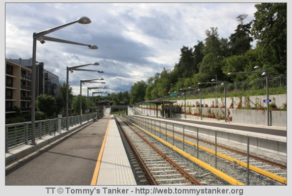 Åsjordet T-banestasjon fra plattformen mot Ullernåsen, men i billedretning mot Bjørnsletta T-banestasjon. Foto: TT.