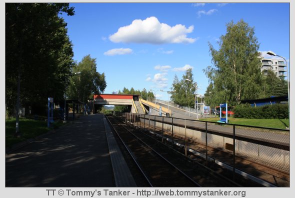 Haugerud T-banestasjon sett fra plattformen mot Tveita, men i bilderetning mot Trosterud T-banestasjon. Foto: TT.