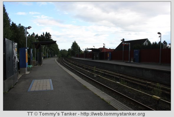 Holmen T-banestasjon sett fra vestgående plattform, men i billedretning mot Makrellbekken. Foto: TT.