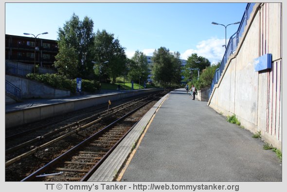 Oppsal T-banestasjon sett fra plattformen mot Skøyenåsen T-banestasjon. Foto: TT.