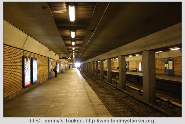 Helsfyr T-banestasjon sett fra plattformen mot Ensjø, men i billedretning mot Brynseng stasjon. Foto: TT.