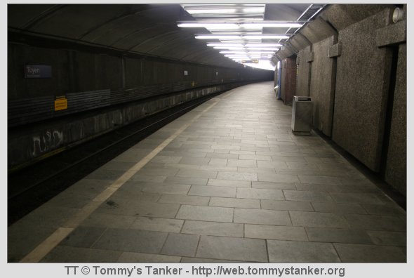 Tøyen T-banstasjon sett fra plattform 3 i billedretning mot Carl Berners Plass stasjon. Foto: TT.
