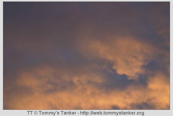 Ildaktig himmel. Foto: JTK.