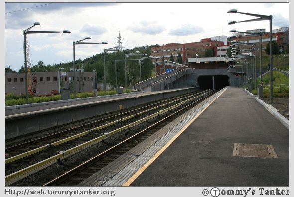 Rommen T-banestasjon fra vestgående plattform. Foto: TT.
