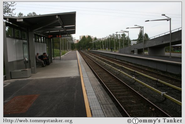 Litt mer av Rommen T-banestasjon. Fra vestgående plattform i billedretning mot Stovner. Foto: TT.