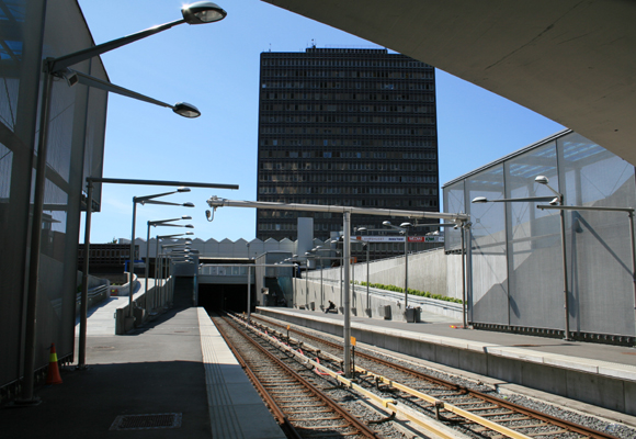 Økern T-banestasjon sett fra tunneldelen av stasjonen. Foto: TT.