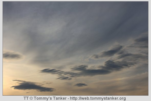 Dag ble til kveld. Foto: TT.