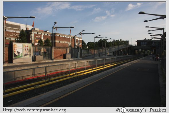 Litt mer av Manglerud T-banestasjon fra østgående plattform. Foto: TT.