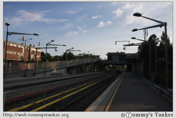 Midtpartiet på Manglerud T-banestasjon, østgående plattform. Foto: TT.