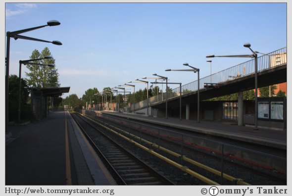 Manglerud T-banestasjon fra østgående plattform, men i billedretning mot Høyenhall. Foto: TT.