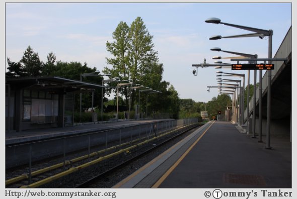 Litt av stasjonsmiljøet på Manglerud T-banestasjon fra vestgående plattform. Foto: TT.